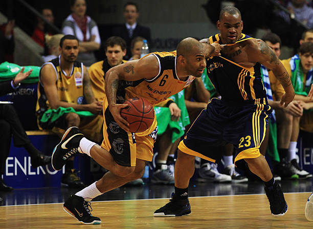 一场看似友 一场看似友