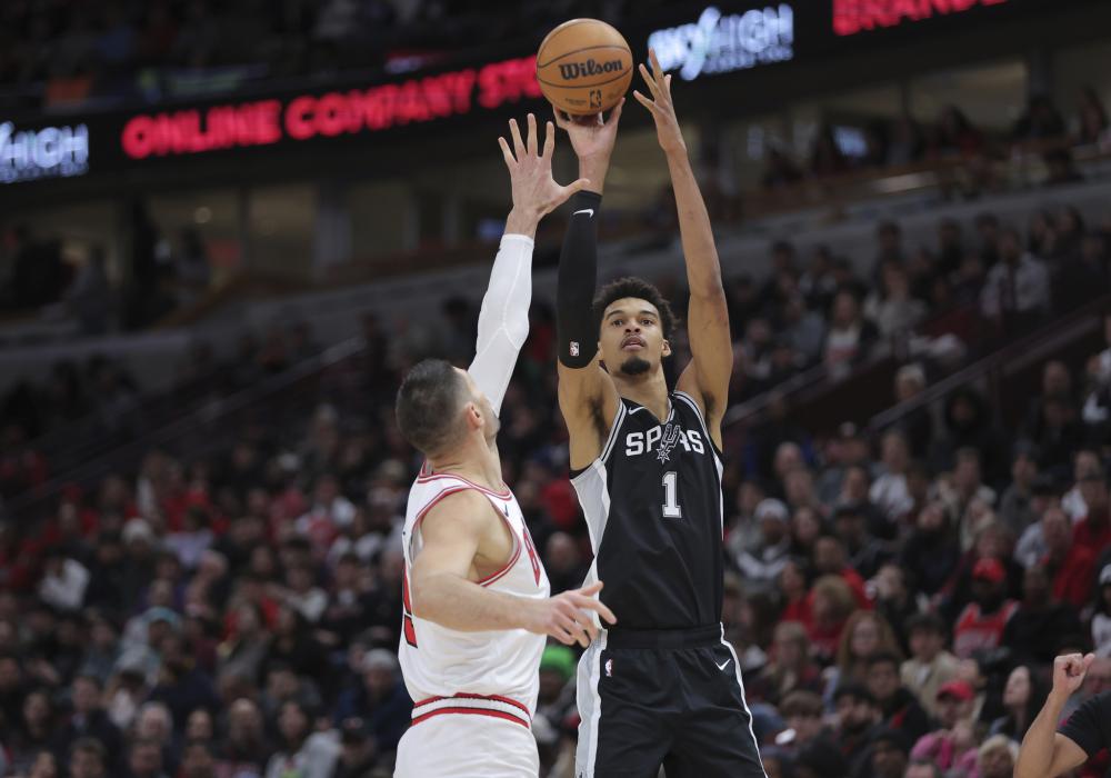 天空：霍伊伦对加盟那不勒斯持开放态度，转会谈判仍在进行